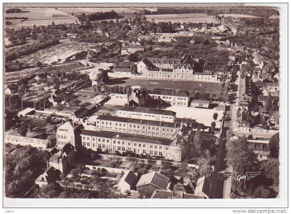 76.924/ YVETOT - Ecoles Communales Et Les Cours Complémentaires De Garçons Et De Filles - Vue Aerienne Cpsm N°10 - Yvetot