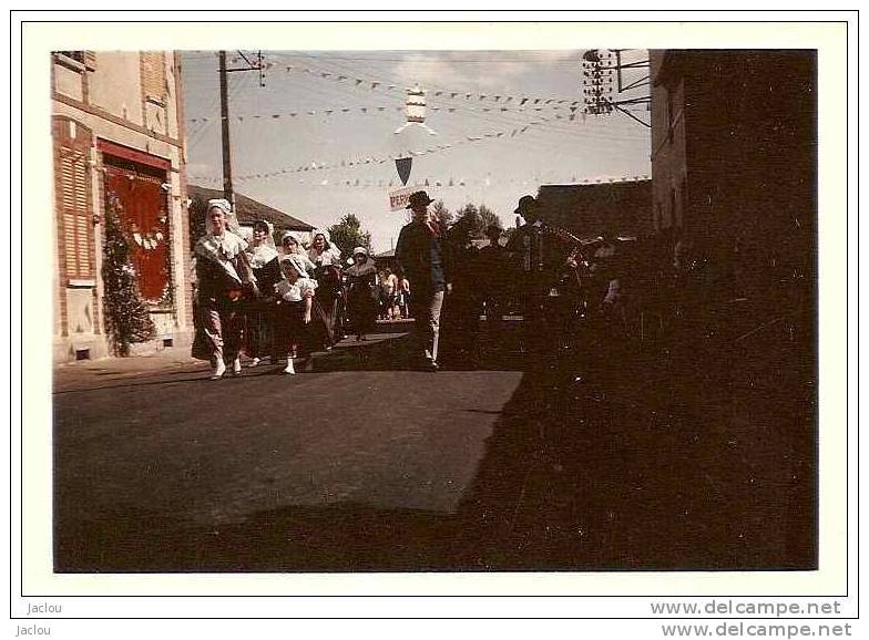 8è CENTENAIRE DE LA VILLE DE VILLENEUVE SUR YONNE DEFILE COSTUMES REF 8556 - Villeneuve-sur-Yonne