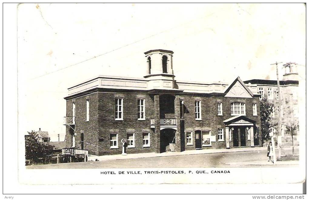 Hotel De Ville, Trois-Pistoles, Quebec Des Lignes De Pliee  Some Crease Lines Photo Veritable - Sonstige & Ohne Zuordnung