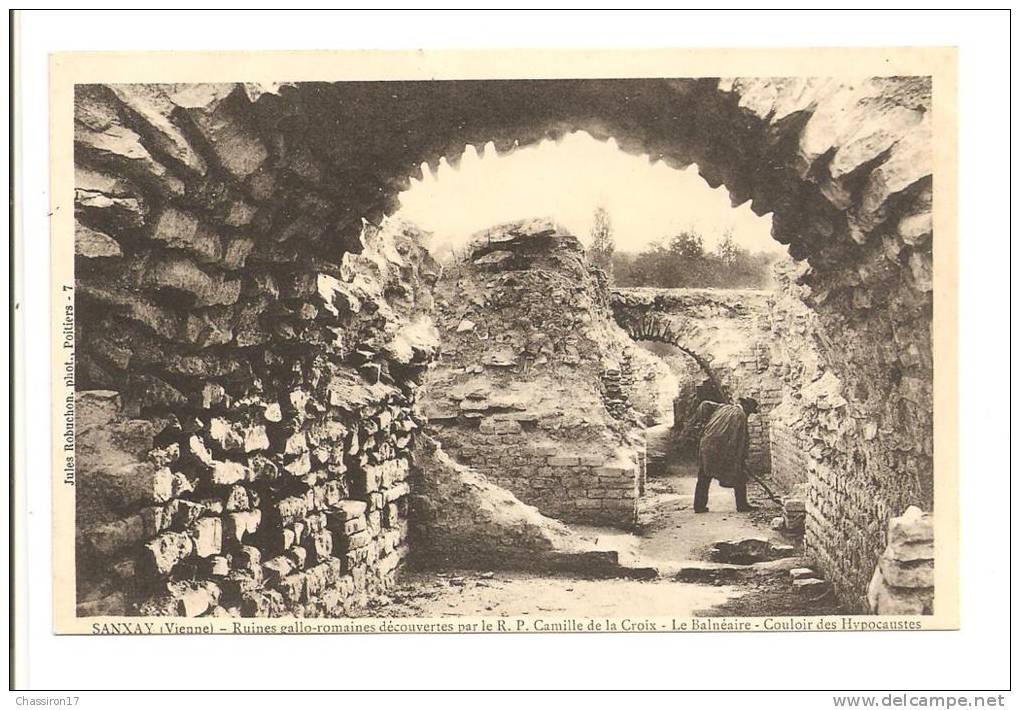 86 -SANXAY  -  Ruines Gallo-romaines Découvertes Par Le R.P. Camille De La Croix - Le Balnéaire-couloir Des Hypocaustes - Autres & Non Classés