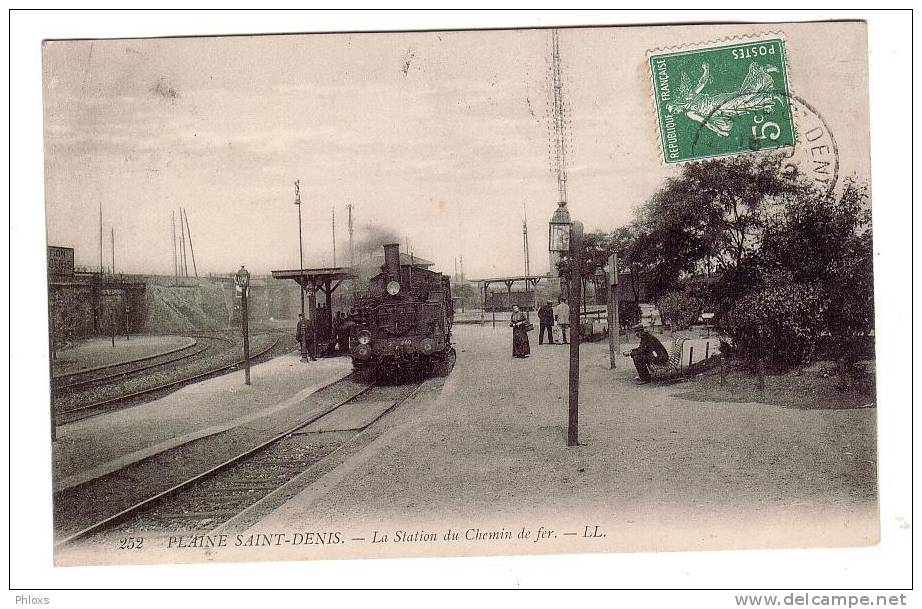 LA PLAINE SAINT-DENIS/93/La Station De Chemin De Fer Avec Train/Animée/Ref:2905 - Autres & Non Classés