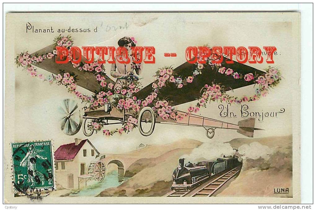 CARTE AQUA PHOTO MONTAGE - Aéroplane - Femme Dans Un Avion - Aviation - Moulin Et Train - Dos Scané - Autres & Non Classés