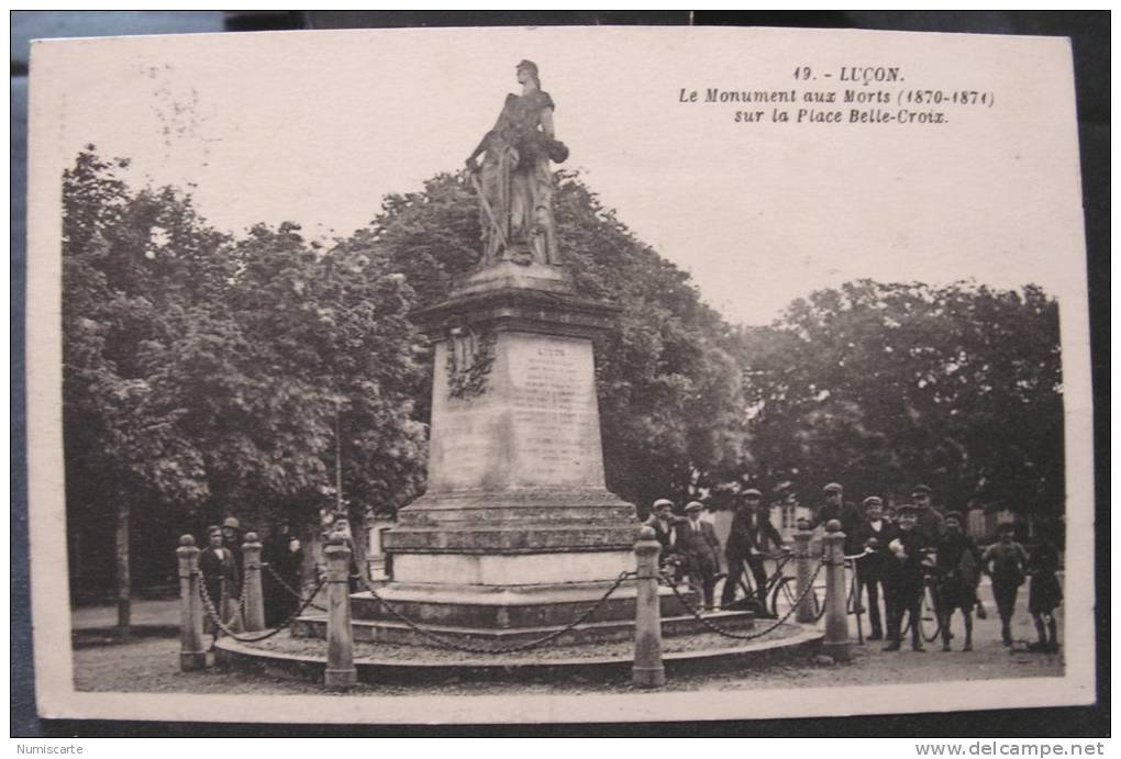 Cpa LUCON 85 Le Monument Aux Morts ( 1870 - 1871 ) Sur La Place Belle Croix - Lucon