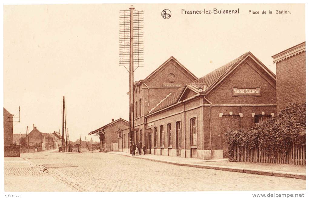 FRASNES LEZ BUISSENAL - Place De La Station - Superbe Carte Animée - Frasnes-lez-Anvaing