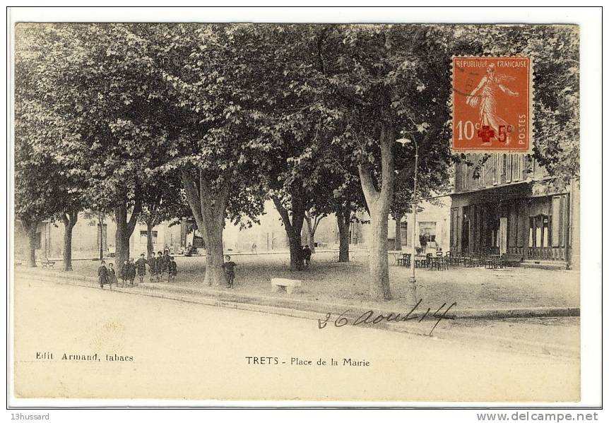 Carte Postale Ancienne Trets - Place De La Mairie - Trets