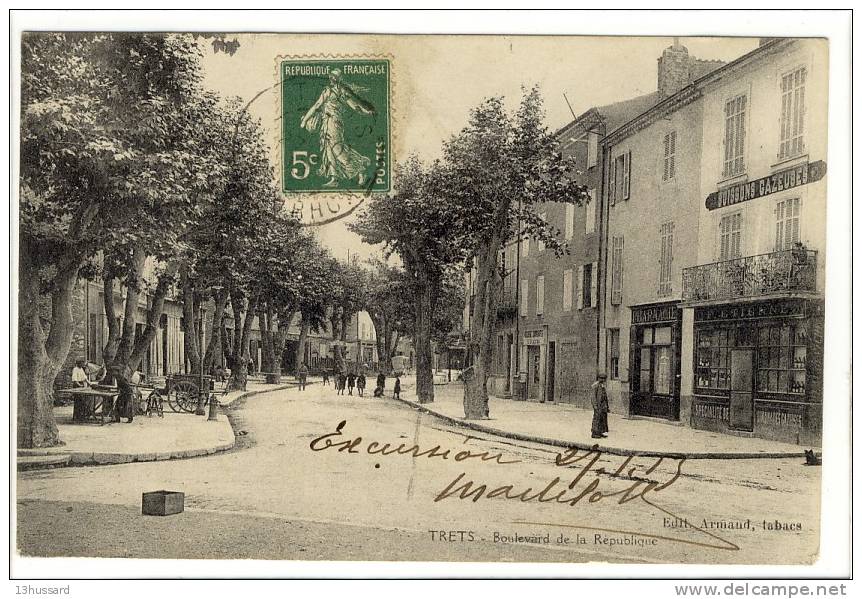 Carte Postale Ancienne Trets - Boulevard De La République - Trets