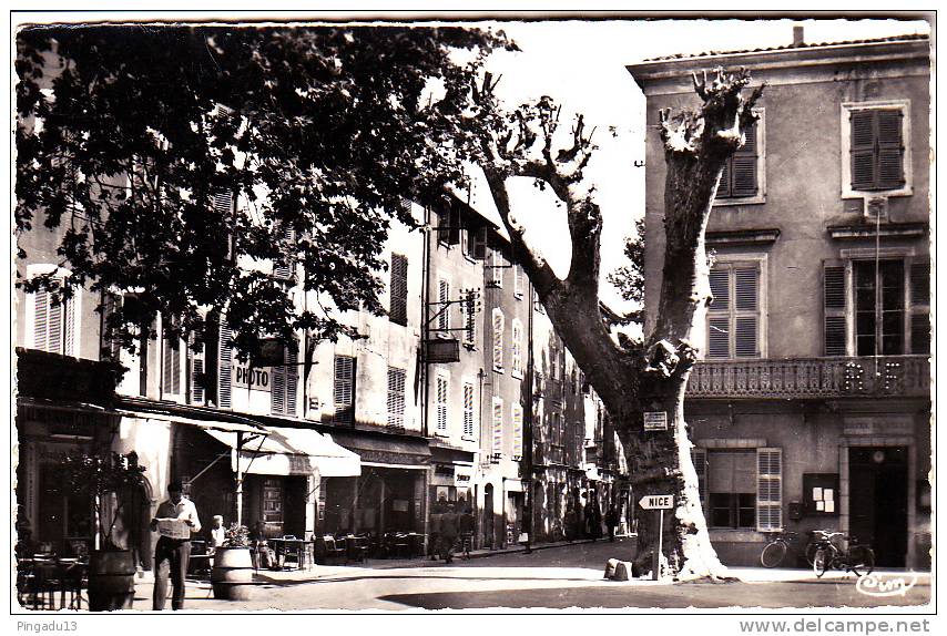 Cuers Place De La Mairie - Cuers