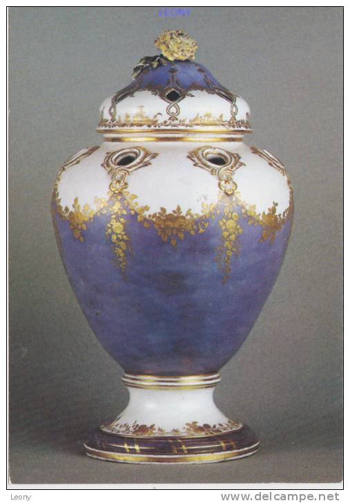 CPM " Manufacture De SEVRES " -VASE POT POURRI POMPADOUR - Objets D'art