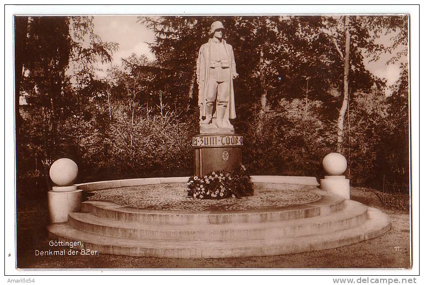 RAR Foto AK Göttingen - Denkmal Der 82er Um 1930 ! - Goettingen