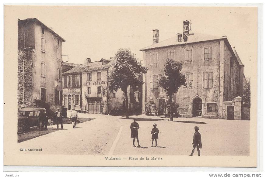 12 // VABRES  Place De La Mairie    Bistre    Animee   Edit Audouard - Vabres