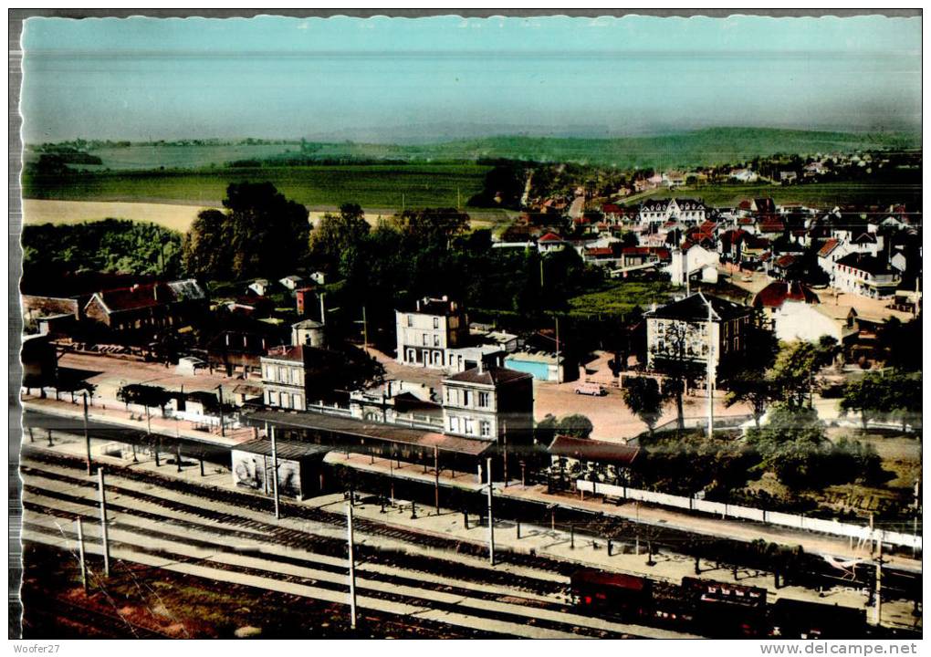 CPSM  FOSSES    La Gare  Et Un Coin Du Village - Fosses