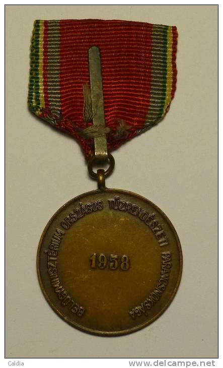 Hongrie Hungary Ungarn Médaille Medal 1958 # 2  "" Hungary Fireman´s Medal For 5 Years Service "" - Autres & Non Classés