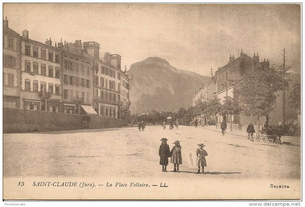 SAINT CLAUDE - LA PLACE VOLTAIRE CARRIOLE CHEVAL - Saint Claude