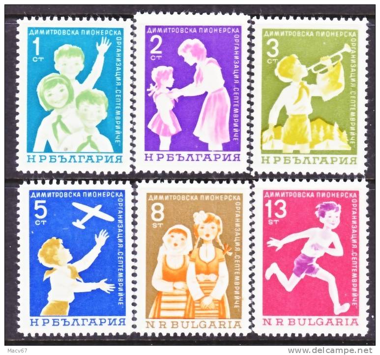 Bulgaria  1450-5   *  CHILDREN  PIONEERS - Unused Stamps