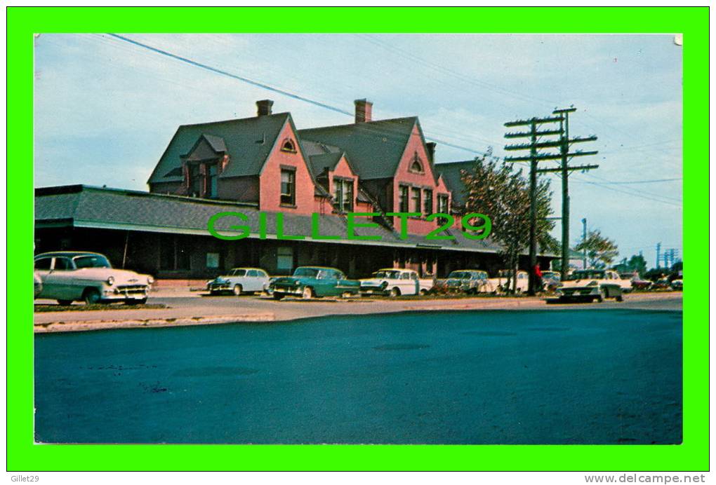 CAMPBELLTON, NEW BRUNSWICK - C.N.R. STATION FROM WEST - ANIMATED OLD CARS - H. V. HENDERSON - - Autres & Non Classés