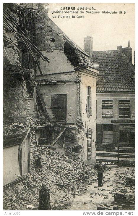 N°24 N GUERRE 1914-15 BOMBARDEMENT DE BERGUES MAI JUIN 1915 LA RUE DE LA GARE - Bergues