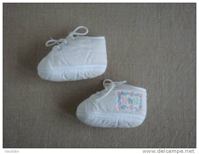 Chaussures Chaussons Bébé Coton éponge Blanc à Lacets Marque B&B. Voir Photos. - Chaussures