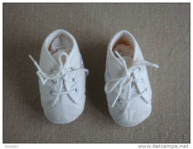 Chaussures Chaussons Bébé Coton éponge Blanc à Lacets Marque B&B. Voir Photos. - Scarpe