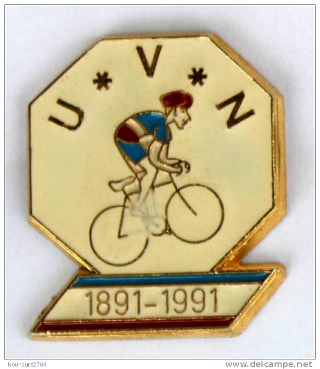 Pin's Centenaire U.V.N - 1891-1991 - Union Velocipédique Neubourgeioise - Le Neubourg (27) - Cycliste - B921 - Wielrennen