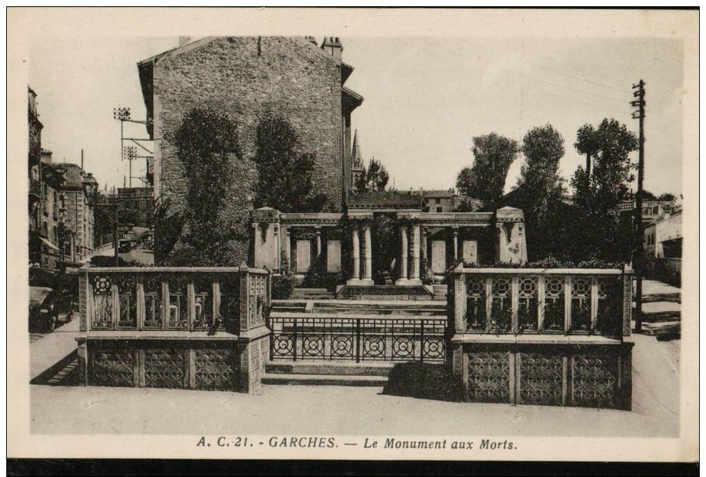 Carte Sépia  A.C.21.  GARCHES.   Le Monument Aux Morts. - Garches