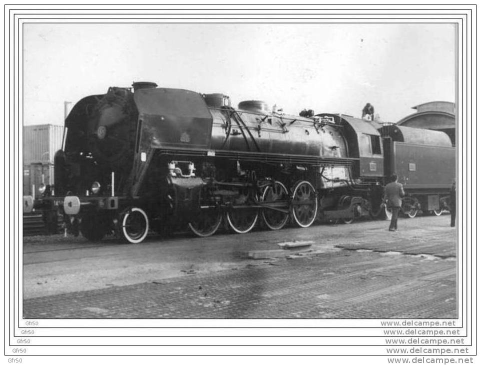 PHOTO ORIGINALE LOCOMOTIVE à VAPEUR - 141R. 1187.  FUEL AU DEPART DE GRENOBLE - Spécial GRENOBLE - VEYNES  1974. - Trains