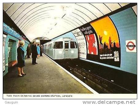 CPM - LONDRES - TUBE TRAIN ENTERING SEVEN SISTERS STATION - Edition Colourmaster - Autres & Non Classés