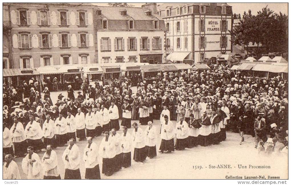 56 STE ANNE - Une Procession - Sainte Anne D'Auray