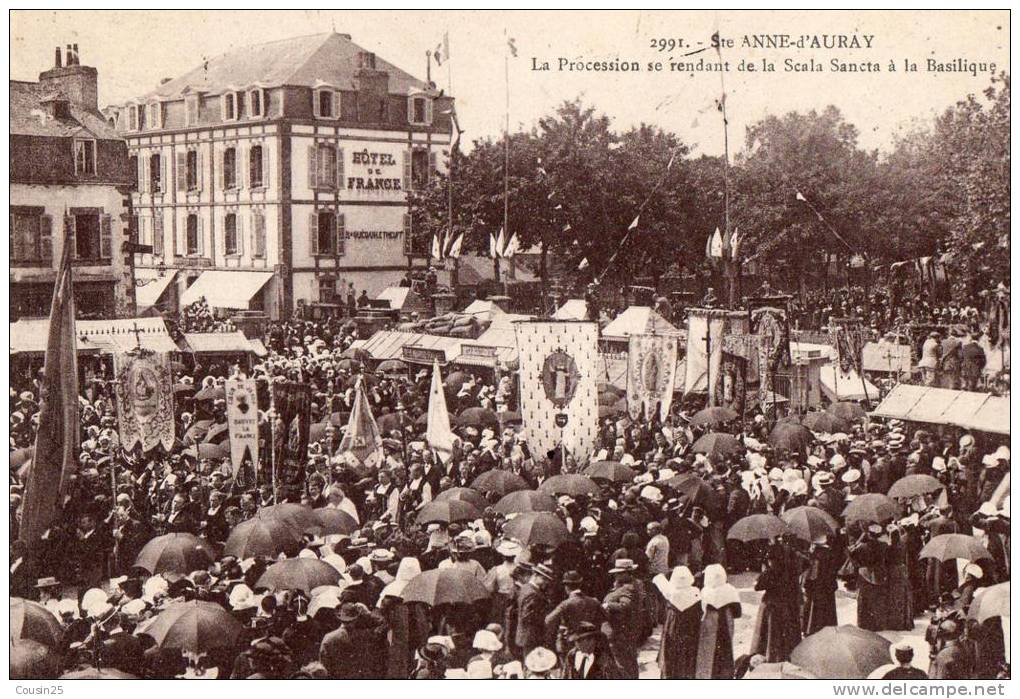 56 STE ANNE D'AURAY - La Procession Se Rendant De La Scala Sancta à La Basilique - Sainte Anne D'Auray