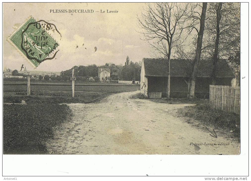 PLESSIS-BOUCHARD --Le Lavoir - Le Plessis Bouchard