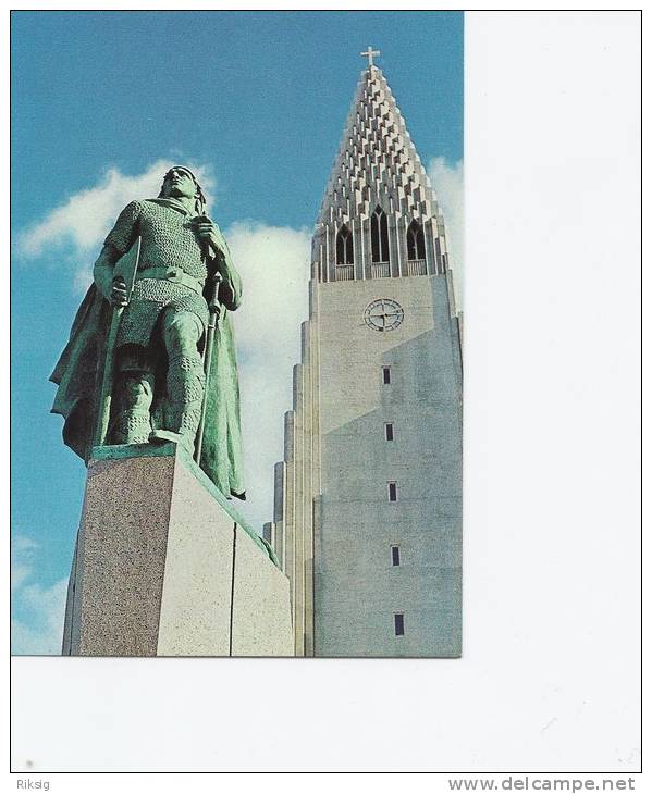 Iceland  Statue Of Leif Ericsson   And Halgrimschurch.  B-2563 - Iceland