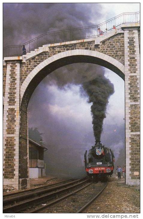 Machine Vapeur 230G353, Voyage Spécial Vapeur IFCsur La Petite Ceinture En Gare De Bas Meudon ; 3ème RAIL 750 Volton - Gares - Avec Trains