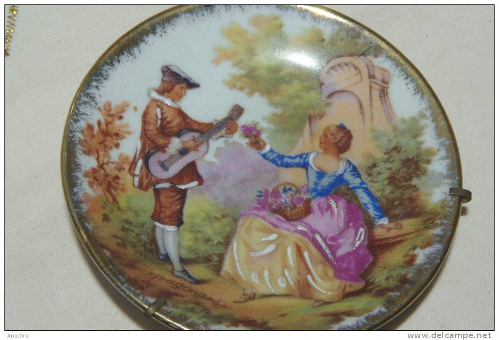 ASSIETTE Décorative Miniature SCENE ROMANTIQUE Signée FRAGONARD  Rehaussé MAIN 8.6 Cms + Support Mural - Obj. 'Remember Of'