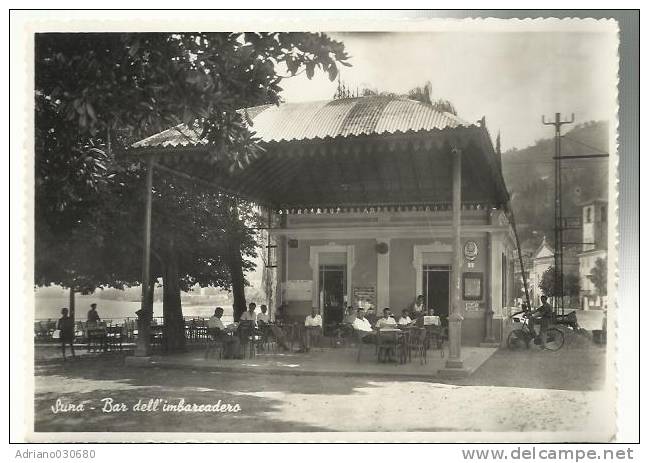 VECCHIA CARTOLINA DI SUNA  LAGO MAGGIORE  Bar Dell' Imbarcadero Con Molte Persone - Verbania