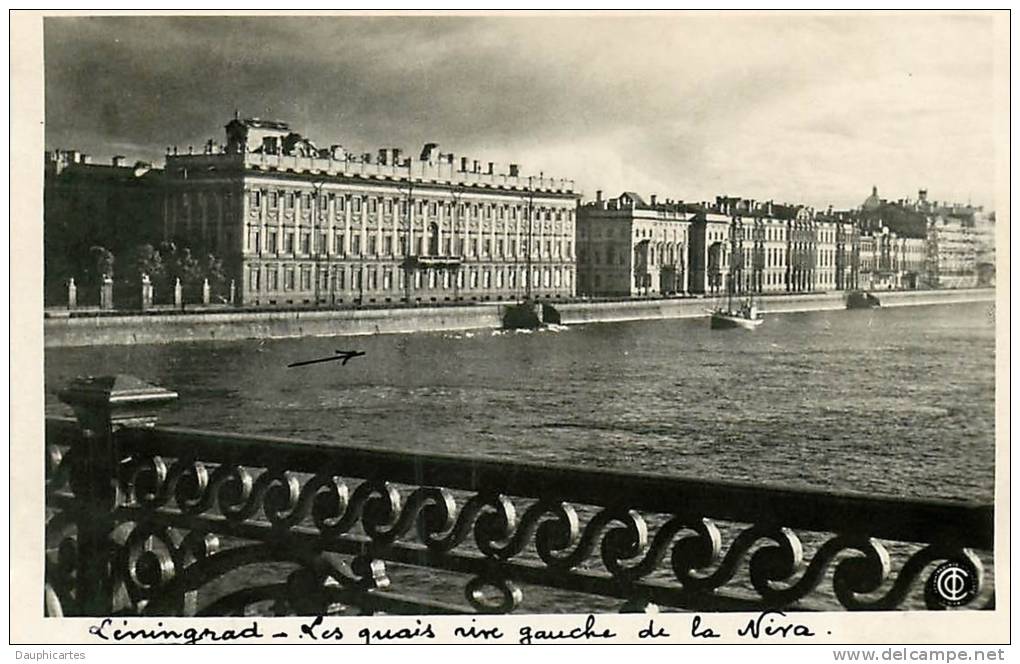 LENINGRAD - Les Quais De La Néva Rive Gauche - Papier Photo Souple Et Glacé - 2 Scans - Russie