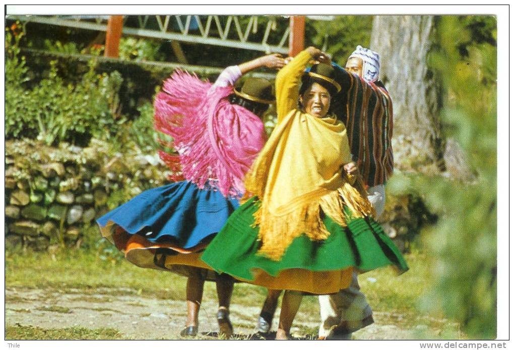 LA PAZ - Femmes En Costume - Dancers - Danse - Danseuses - Bolivie