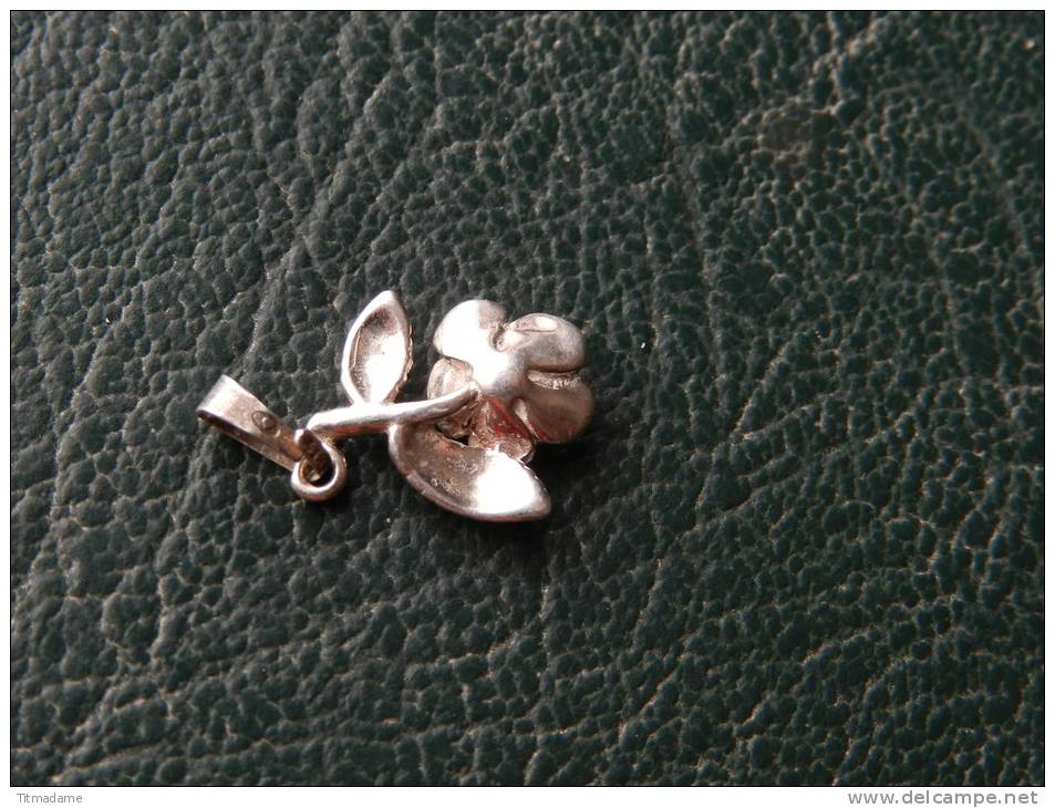 Pendentif En Argent - Rose Avec Pierre Minerale A Identifier - - Hangers