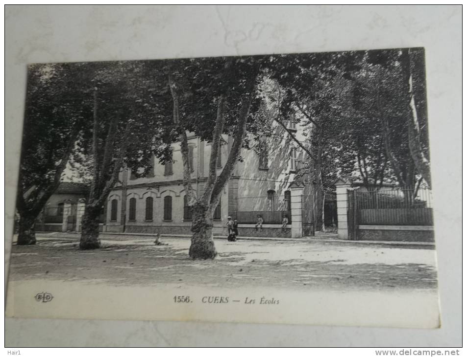 VDS CPA CUERS LES ECOLES JEUNES ENFANTS ASSIS SUR LE MUR DE L'ENTREE DE L'ECOLE - Cuers