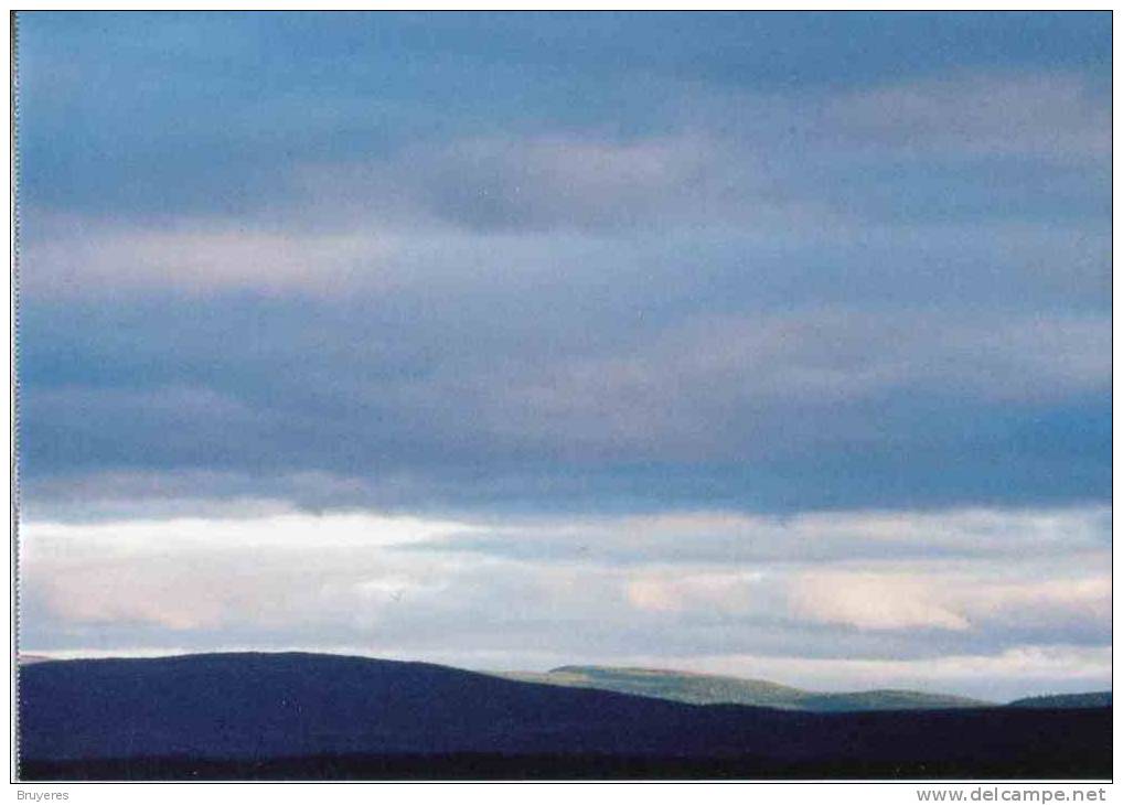 Entier Postal Sur Carte Postale Avec Illustration "Nuage - Stratocumulus Undulatus" - 2001-10