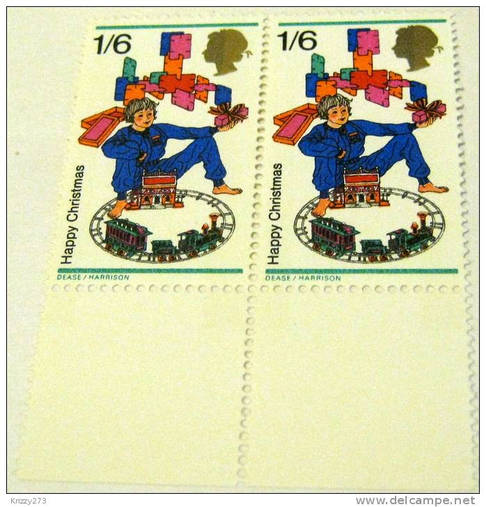 Great Britain 1968 Christmas Boy And Train Set 1s6d X2 - Mint - Unused Stamps