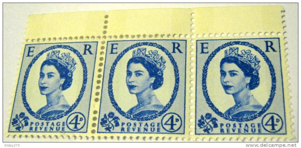 Great Britain 1952 Queen Elizabeth II 4d X 3 - Mint - Unused Stamps