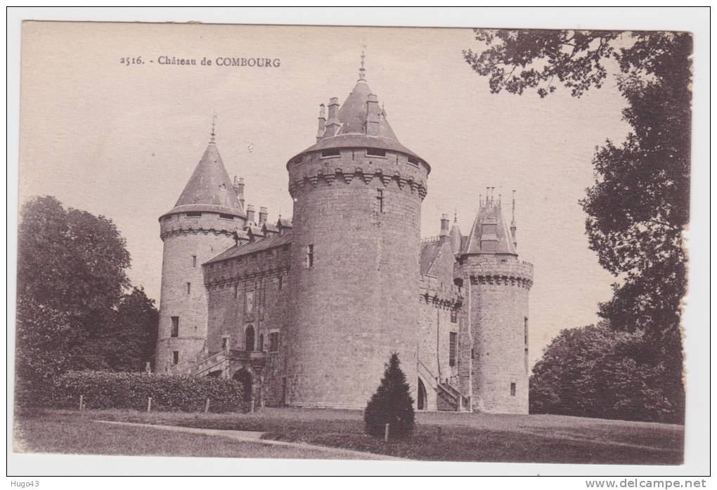 COMBOURG - LE CHATEAU - CARTE ABIMEE A DROITE - Combourg