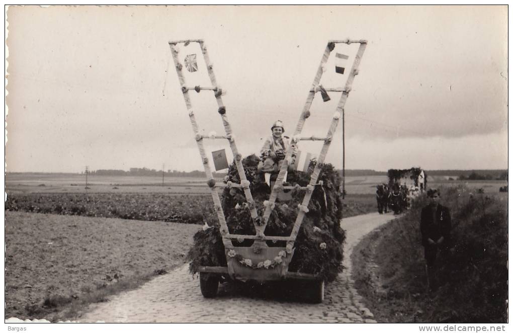 Tourinnes La Grosse Beauvechain Cortege Pour La Libération Fin De Guerre - Bevekom