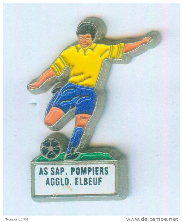 Rare Pin's Association Sportive POMPIERS AGGLO ELBEUF (76) - Le Footballeur - B980 - Pompiers