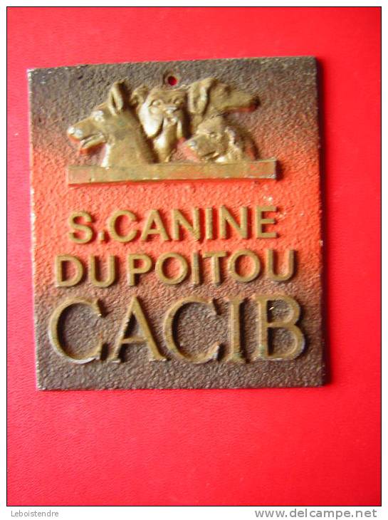 PLAQUE OU ECUSSON EN FONTE D´ALUMINIUM S CANINE DU POITOU  CACIB - Altri & Non Classificati