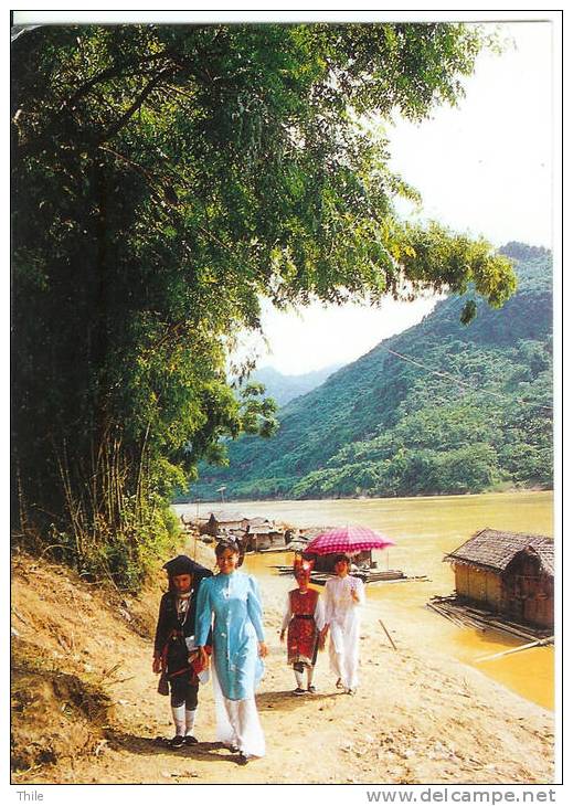 QUE HUONG VIET NAM - By The River Lo-Tuyen Quang - Vietnam