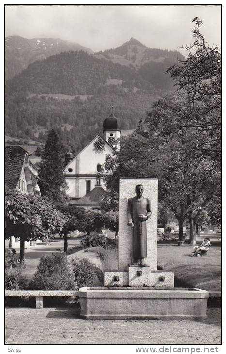 BRUDER KLAUSEN BRUNNEN MIT KIRCHE IN SACHSELN - Sachseln