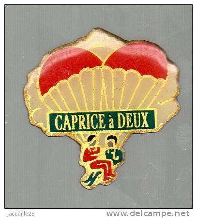 PINS PIN'S SPORT PARACHUTISME PARA MILITAIRE FROMAGE - Parachutisme