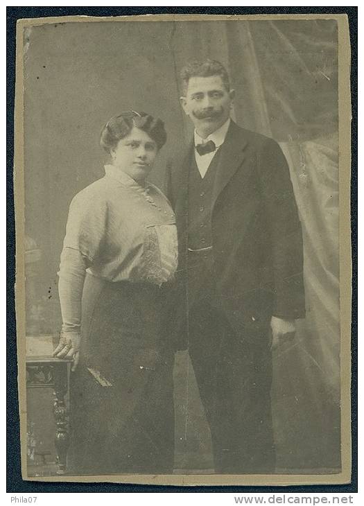 Unknown Man And Women On Photo, Dimension 10,6x15,5 Cm, Photo On Cardboard - Anciennes (Av. 1900)