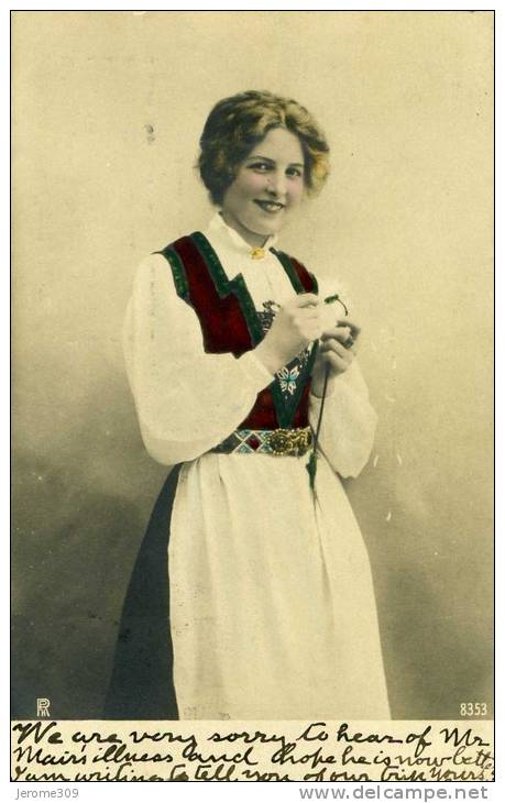 ROYAUME-UNI - FOLKLORE - MANCHESTER - CPA - N°8353 - Femme Et Costume Traditionnel - Manchester