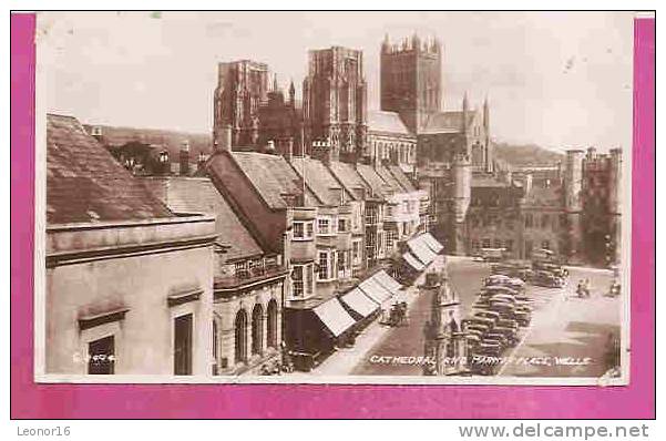 WELLS  -   * CATHEDRAL And MARKET PLACE  *   -   Publisher :  VALENTINE & SONS    Nr: G 8494 - Wells